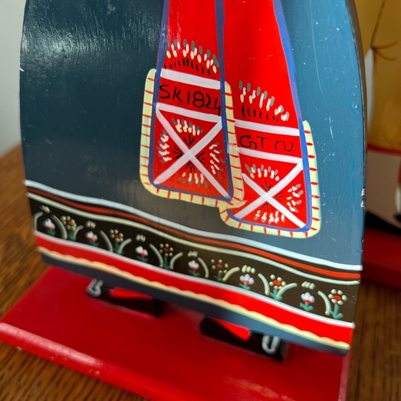 Pair of vintage Scandinavian wooden candlestick holders - Picture 10 of 12